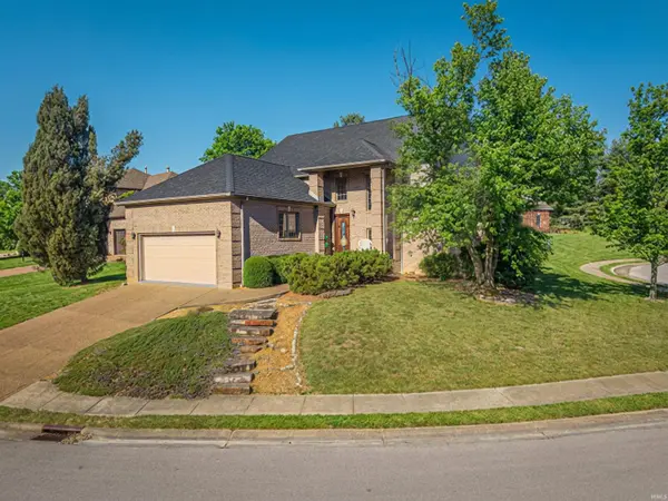 2444 Crosswalk LN, Newburgh, IN 47630