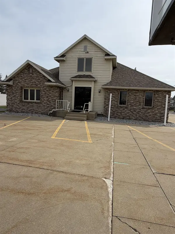 300 N Wayne ST, Angola, IN 46703