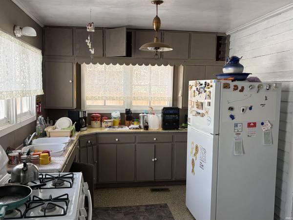 1523 4th ST, Bedford, IN 47421