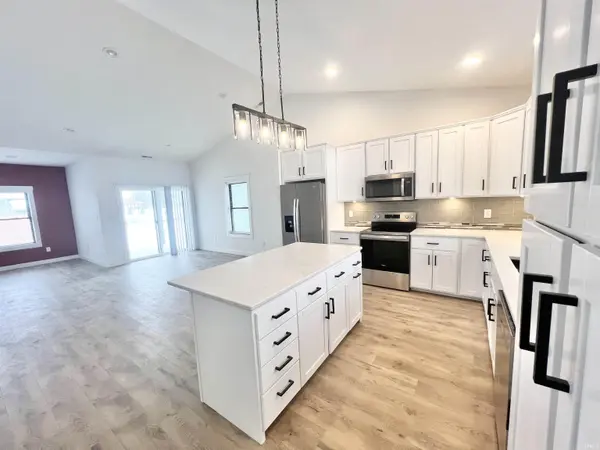 2106 Aruba DR, Bedford, IN 47421