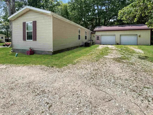 1783 E Private Road 485 N RD, Petersburg, IN 47567