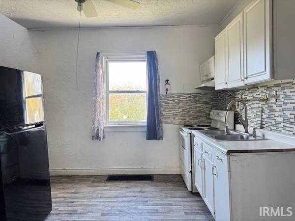 2307 LINDEN AVE, South Bend, IN 46628