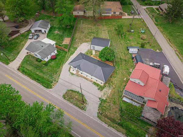 5233 State Route 261 HWY, Newburgh, IN 47630