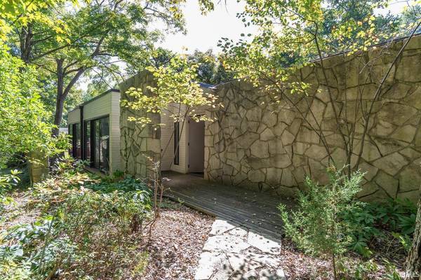 2210 E Woodstock PL, Bloomington, IN 47401