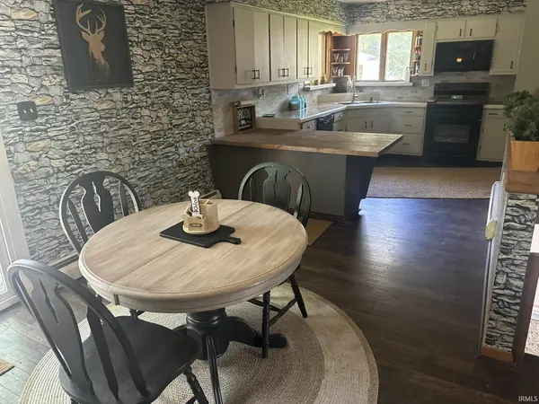 100 Delware LN, Somerset, IN 46984
