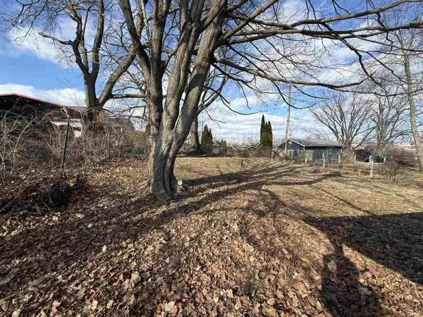620 W 8th ST, Bloomington, IN 47404