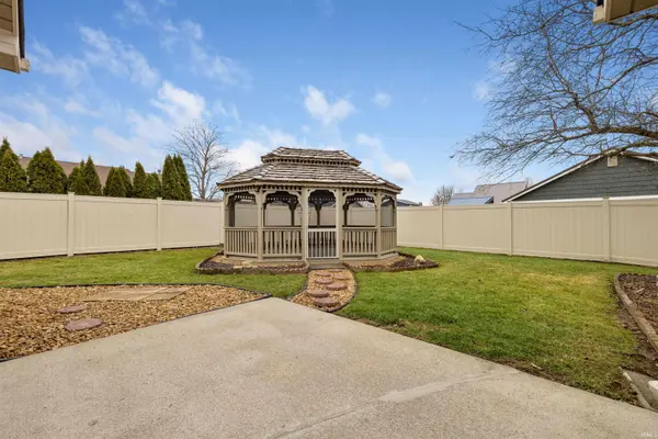 210 Knoll Ridge BLVD, Kendallville, IN 46755