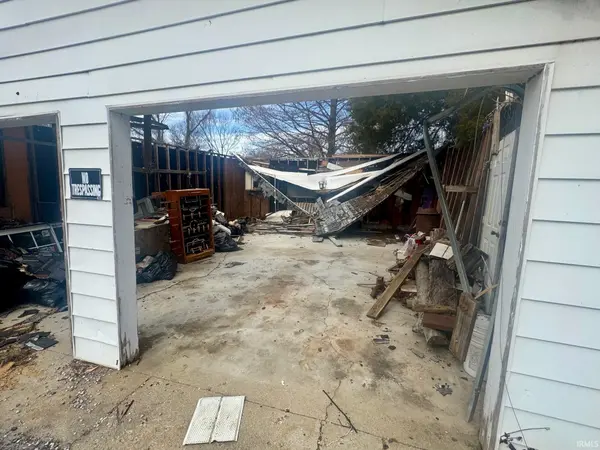 614 E Center ST, Hazleton, IN 47640