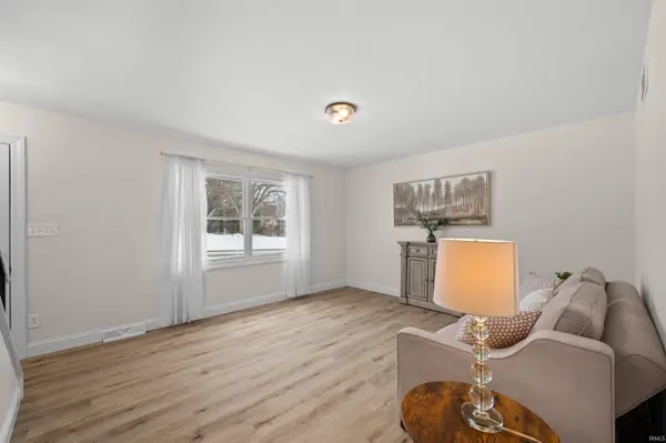 52191 Carriage Hills DR, South Bend, IN 46635-1006