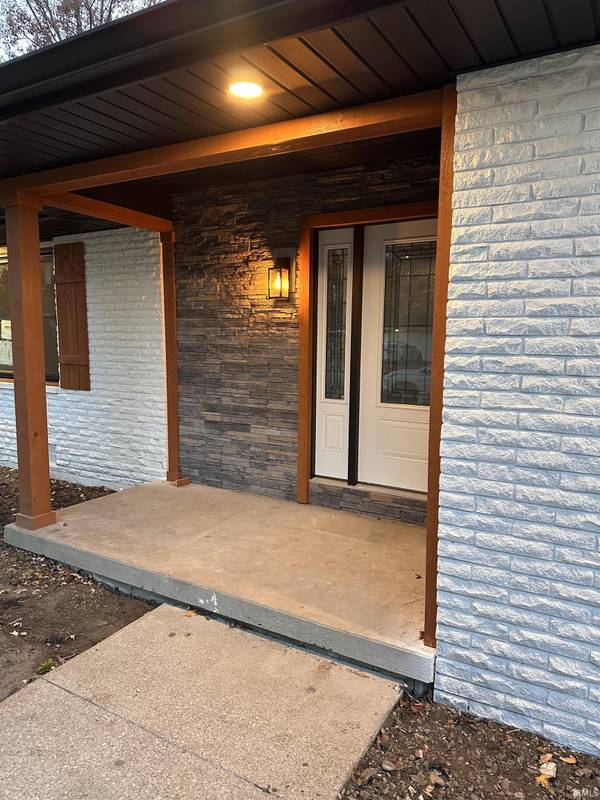 1305 N Greenbriar RD, Muncie, IN 47304-2936