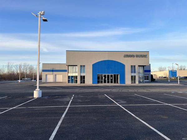 2303 N Oak DR, Plymouth, IN 46563