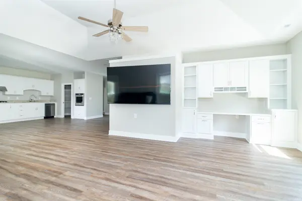 307 Blue River DR, Knightstown, IN 46148