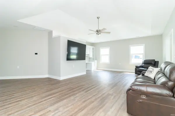 307 Blue River DR, Knightstown, IN 46148