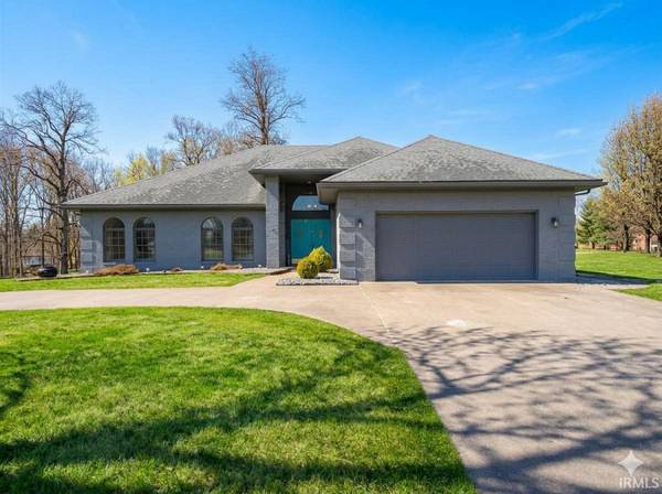 2406 White Ridge LN, Washington, IN 47501