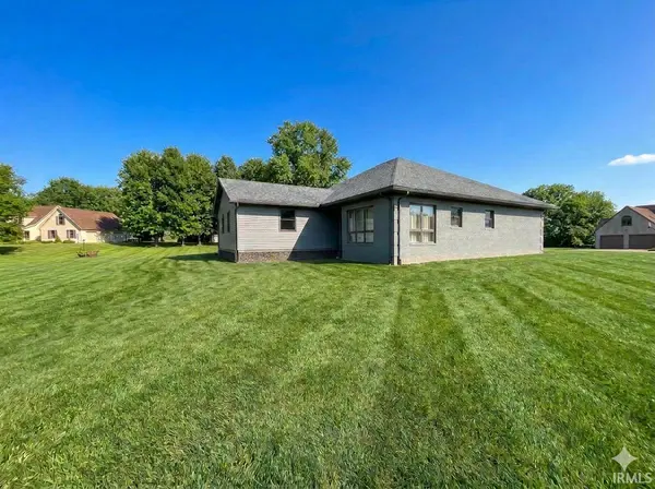 2406 White Ridge LN, Washington, IN 47501