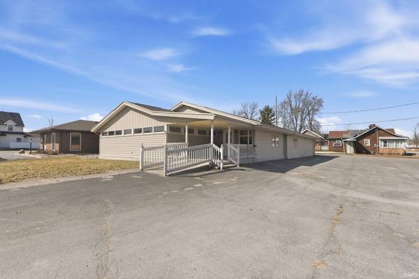 202 W Whitley ST, Churubusco, IN 46723-1720