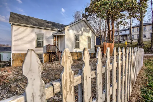 8 E Gray ST, Newburgh, IN 47630