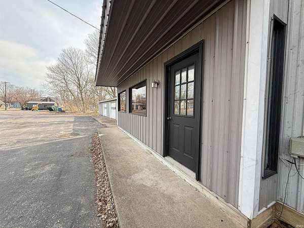 1801 E Main Street & 108 S 18th ST, Petersburg, IN 47567
