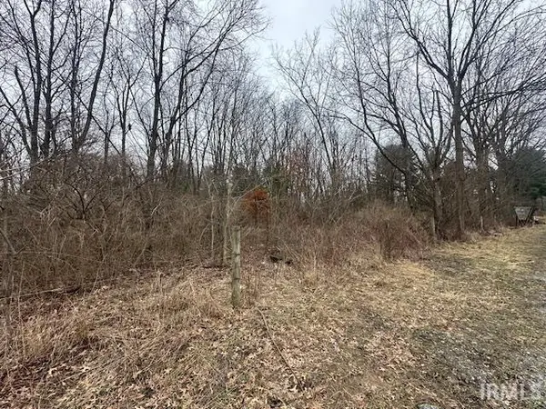 55131 Pear RD, South Bend, IN 46628-4527