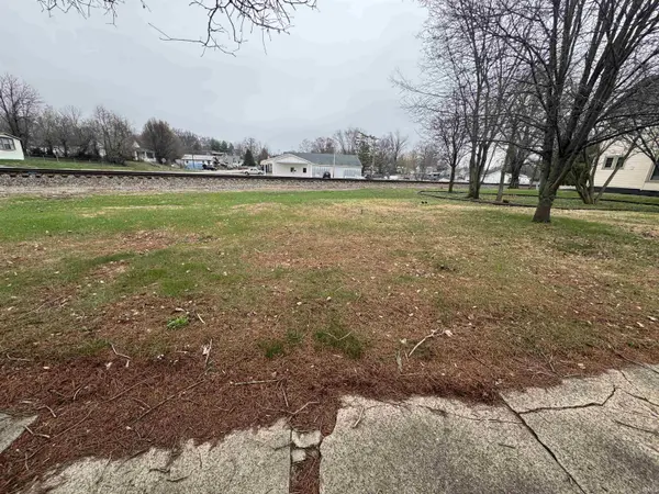 320 E Harrison ST, Oakland City, IN 47660