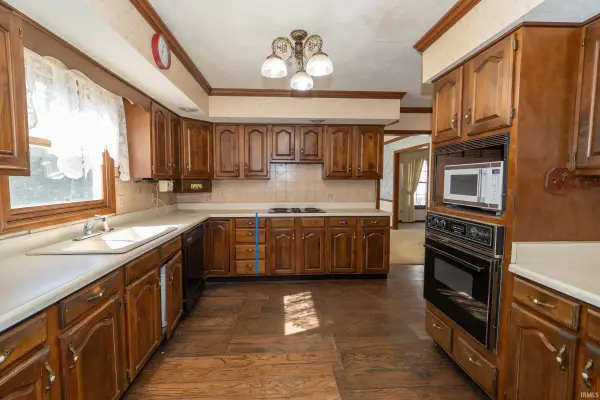 15566 Signal Hill CT, Granger, IN 46530-6510