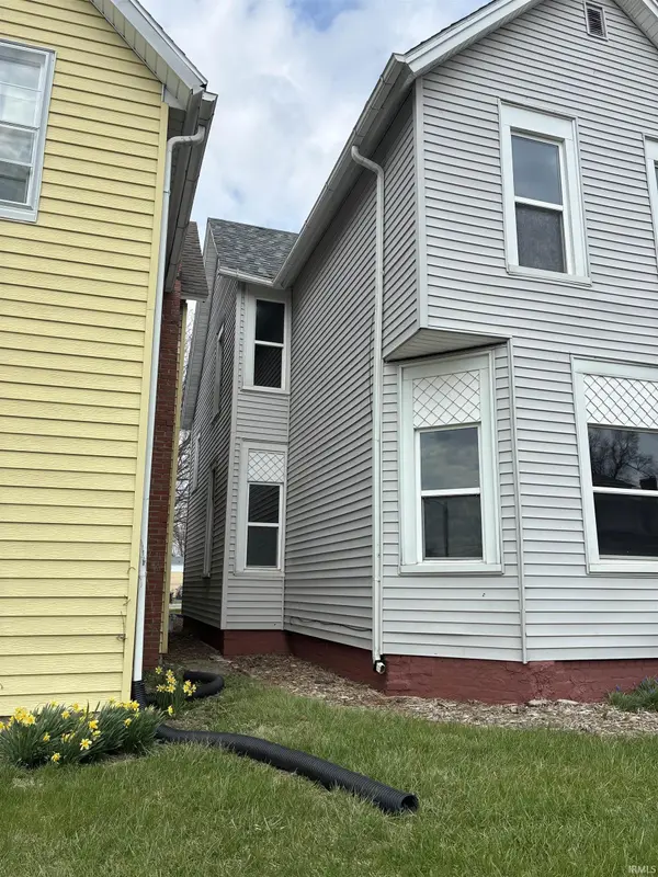125 Esmond ST, Fort Wayne, IN 46806-1090