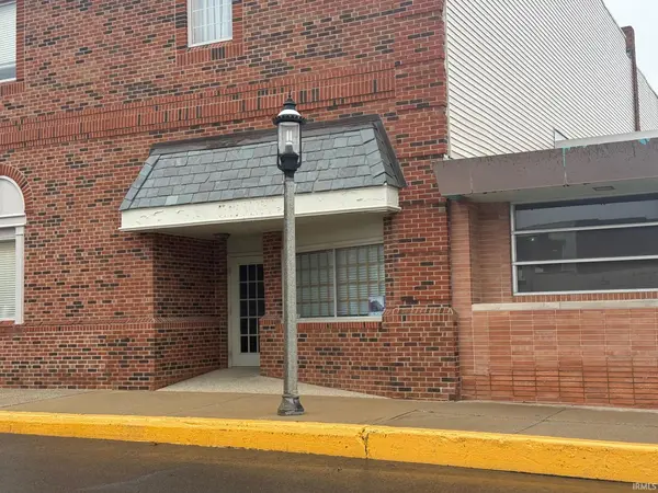 14 E Main ST, Flora, IN 46929