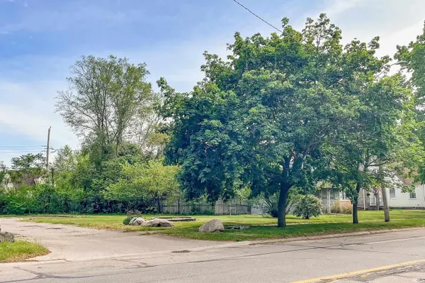 602 W Angela BLVD, South Bend, IN 46617-1006