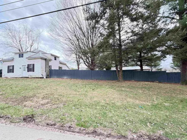 1018 E 8th ST, Veedersburg, IN 47987