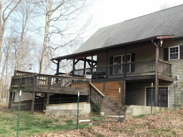 11087 S Trinity LN, Pekin, IN 47165-7297