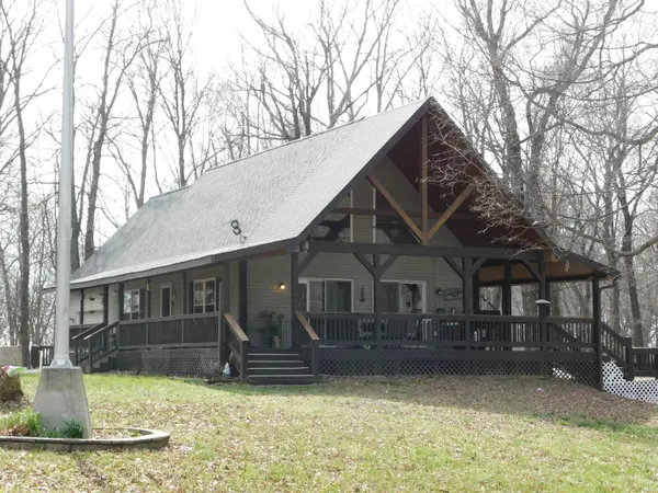 11087 S Trinity LN, Pekin, IN 47165-7297