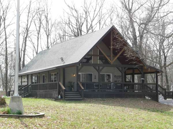 11087 S Trinity LN, Pekin, IN 47165-7297