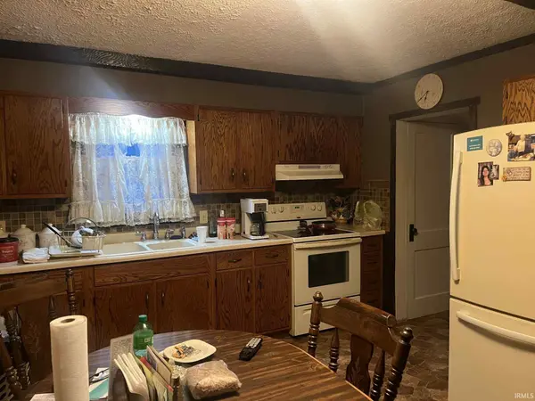 2462 Dixie Highway ***, Bedford, IN 47421