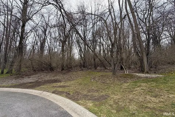 55902 Little Creek LN, Middlebury, IN 46540