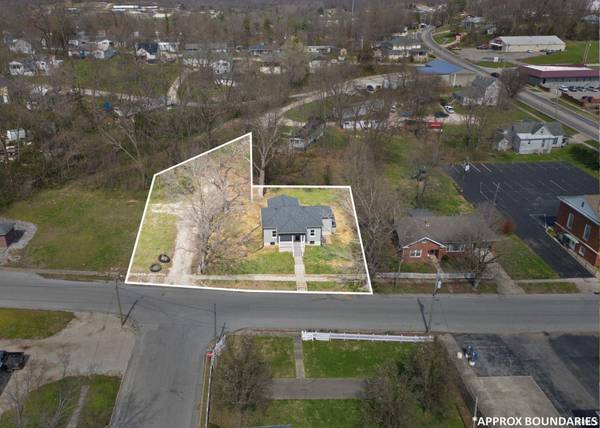 118 W Thornton ST, Paoli, IN 47454
