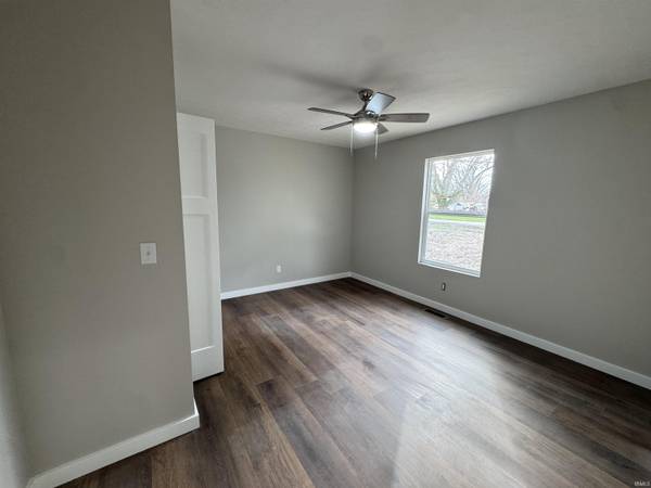 450 Trinton CIR, Bedford, IN 47421