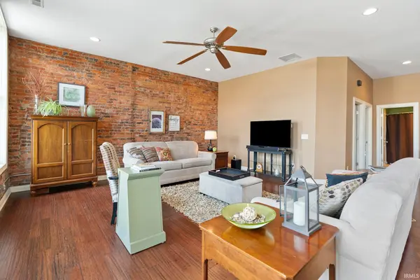 1113 Broadway ***, Fort Wayne, IN 46802-3301