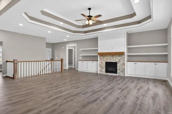 17749 Castlefeane CV, Leo, IN 46765