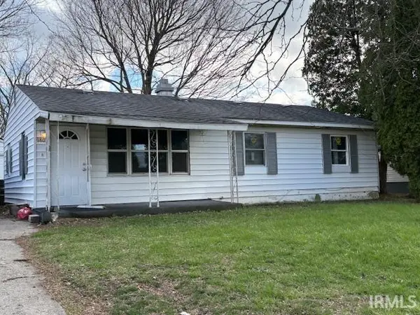 1805 E Carver DR, Muncie, IN 47303-4009