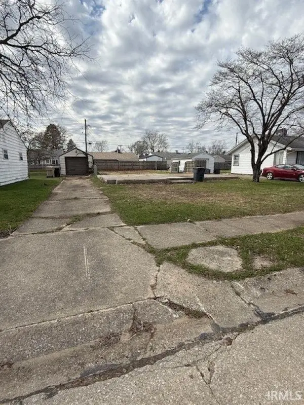 3621 Whitcomb AVE, South Bend, IN 46614