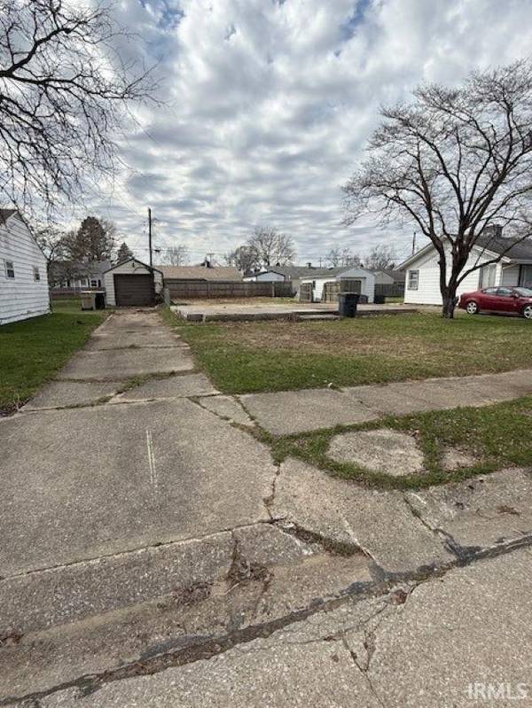 3621 Whitcomb AVE, South Bend, IN 46614