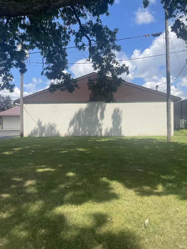 1727 W Lusher ST, Elkhart, IN 46517