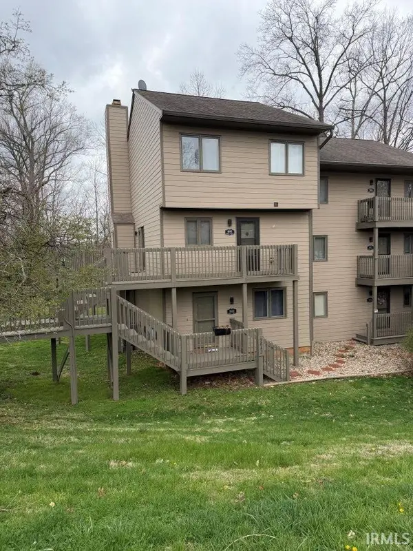 9640 S Lake Ridge DR, Bloomington, IN 47401