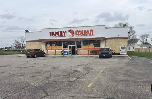 435 E Center RD, Bourbon, IN 46504