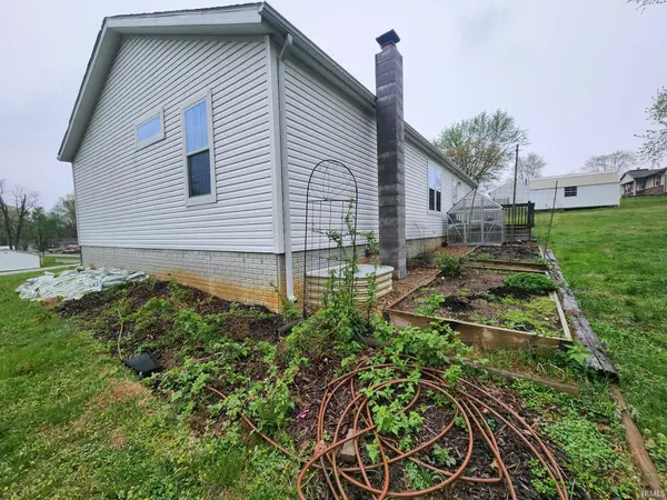 379 N Mulberry ST, Petersburg, IN 47567