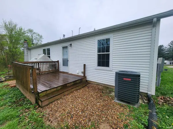 379 N Mulberry ST, Petersburg, IN 47567