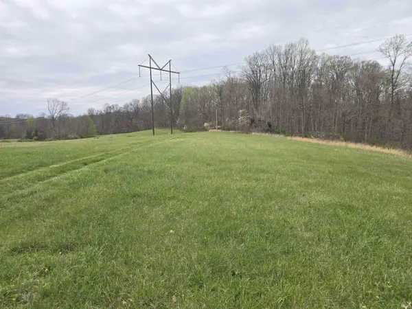 9507 N Neill RD, Bloomfield, IN 47424