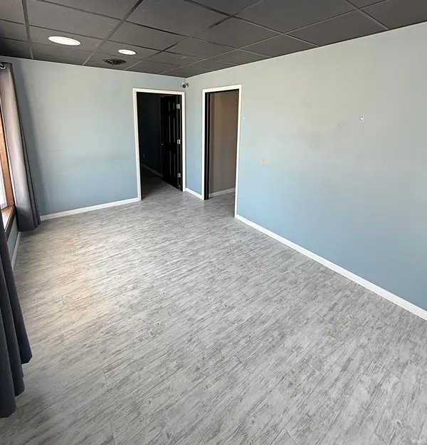 11 N Meridian ST, Washington, IN 47501