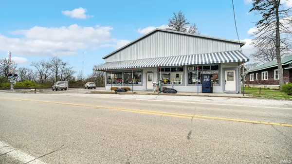 15295 SR 17 RD, Burr Oak, IN 46511