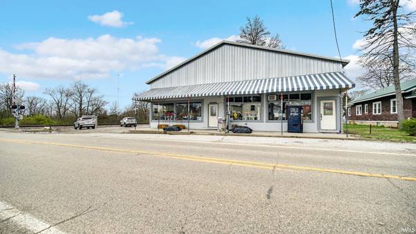 15295 SR 17 RD, Burr Oak, IN 46511